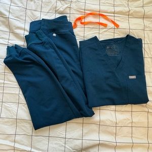 Figs Womens XS Top S Bottom Scrub Set in Deep Reef